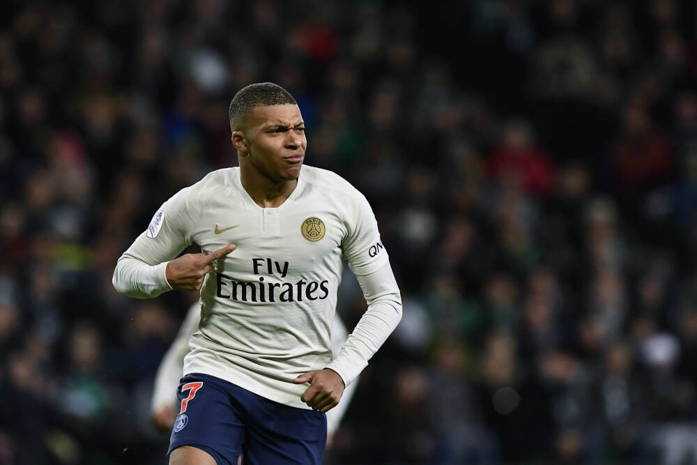 GOAT！库里30岁后40+次数追平乔丹 并列历史第一！